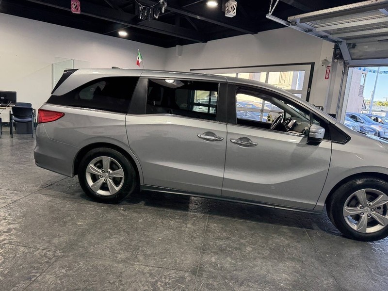 Honda Odyssey Vehicle Full-screen Gallery Image 24