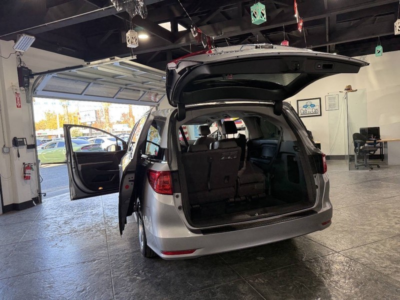 Honda Odyssey Vehicle Full-screen Gallery Image 36