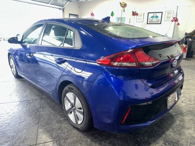 Hyundai Ioniq Hybrid Vehicle Full-screen Gallery Image 05