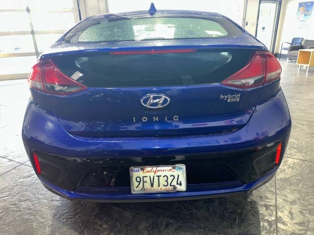 Hyundai Ioniq Hybrid Vehicle Full-screen Gallery Image 06
