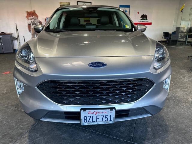 Ford Escape Vehicle Full-screen Gallery Image 02