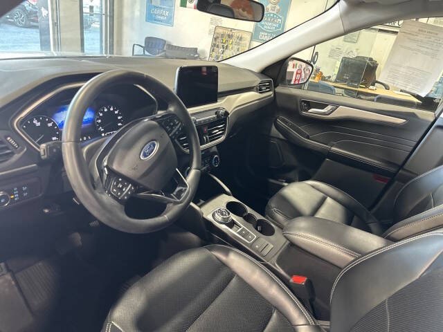 Ford Escape Vehicle Full-screen Gallery Image 08