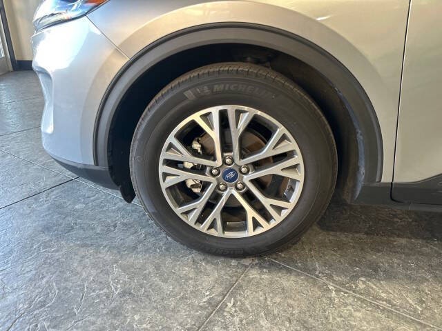 Ford Escape Vehicle Full-screen Gallery Image 09