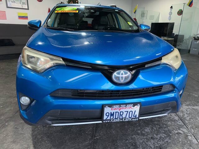 Toyota RAV4 Hybrid Vehicle Full-screen Gallery Image 02