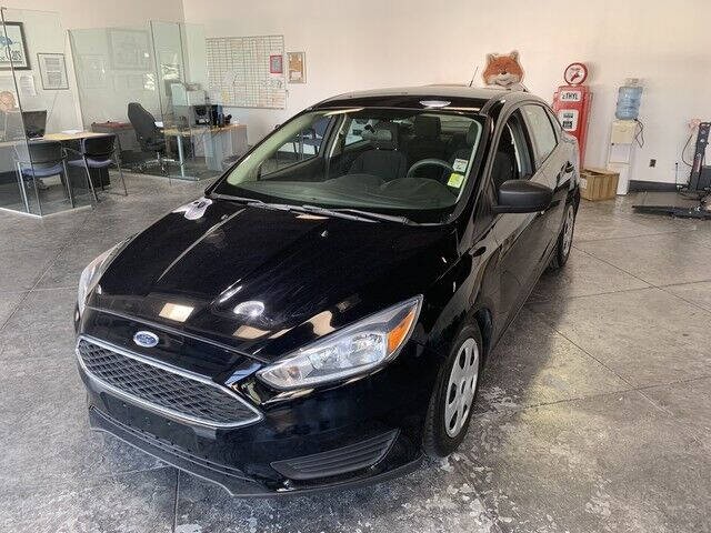 Ford Focus Sedan Vehicle Full-screen Gallery Image 11