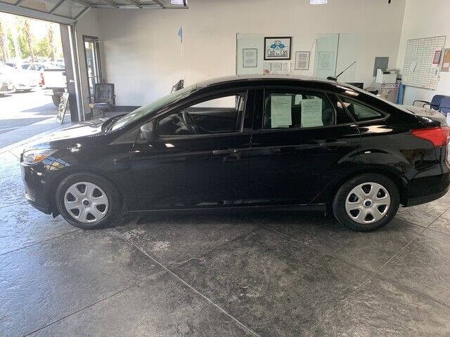 Ford Focus Sedan Vehicle Full-screen Gallery Image 12