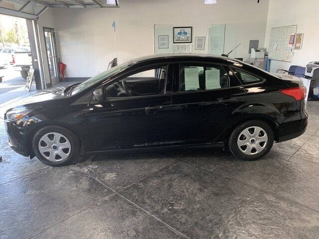 Ford Focus Sedan Vehicle Full-screen Gallery Image 13