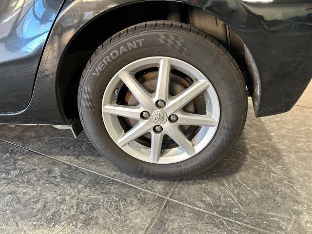 Toyota Prius c Vehicle Full-screen Gallery Image 10