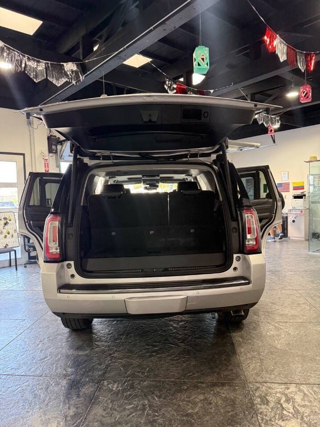 GMC Yukon Vehicle Full-screen Gallery Image 50