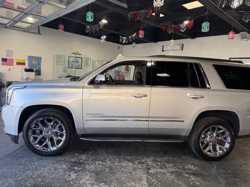 GMC Yukon Vehicle Full-screen Gallery Image 13