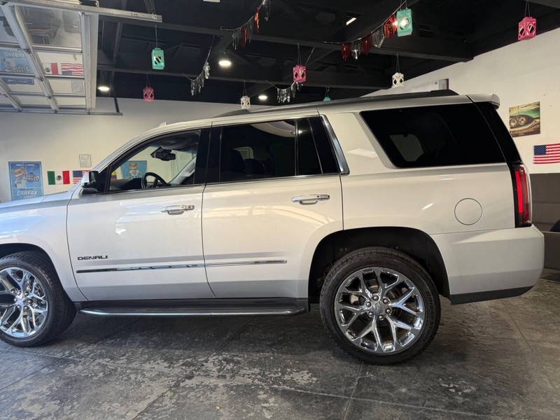 GMC Yukon Vehicle Full-screen Gallery Image 19