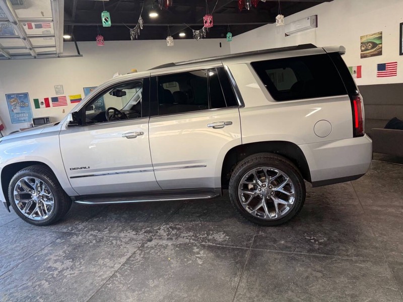 GMC Yukon Vehicle Full-screen Gallery Image 20