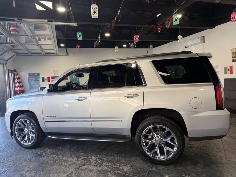 GMC Yukon Vehicle Full-screen Gallery Image 21