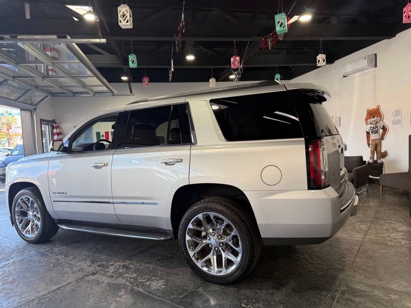 GMC Yukon Vehicle Full-screen Gallery Image 23