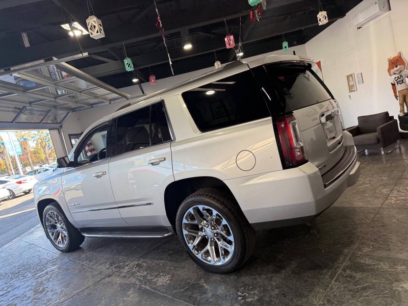 GMC Yukon Vehicle Full-screen Gallery Image 24