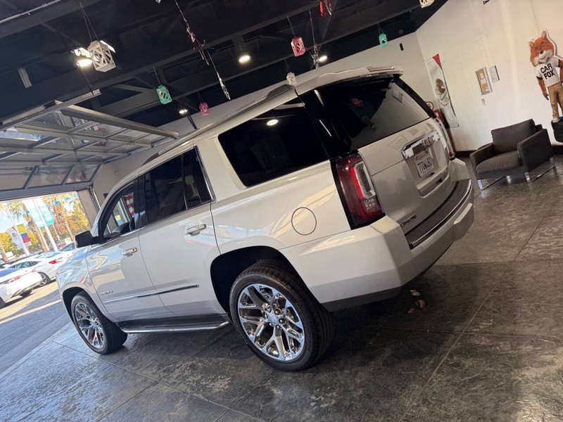 GMC Yukon Vehicle Full-screen Gallery Image 25