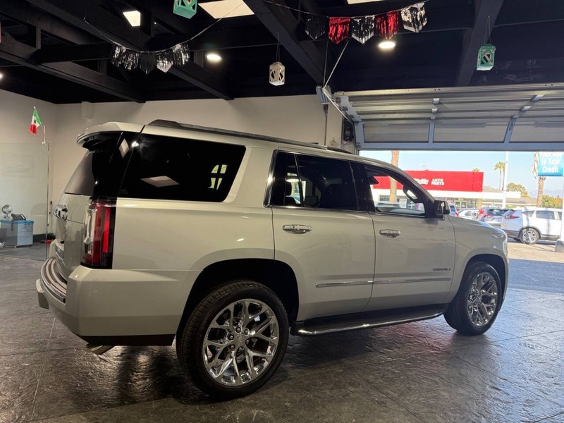 GMC Yukon Vehicle Full-screen Gallery Image 31