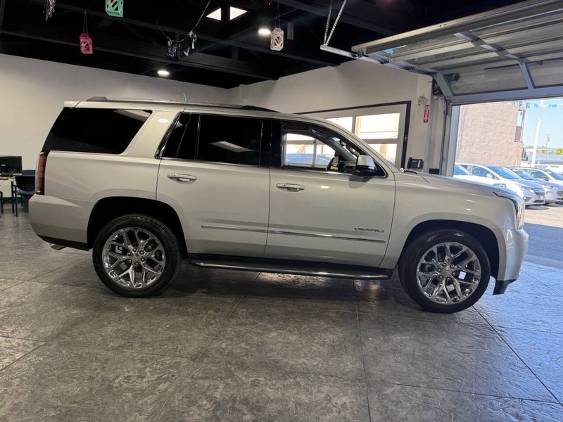 GMC Yukon Vehicle Full-screen Gallery Image 35