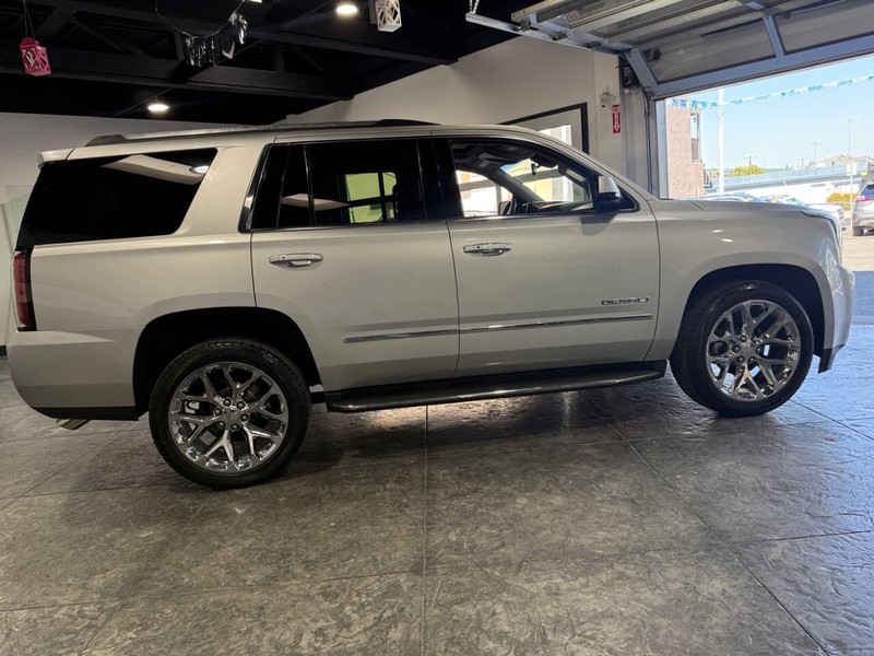 GMC Yukon Vehicle Full-screen Gallery Image 37