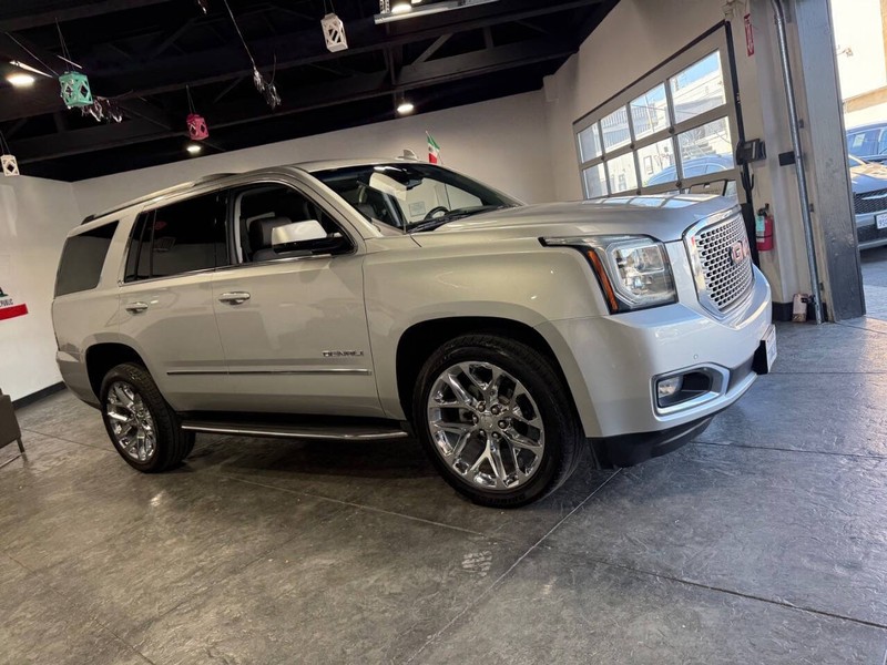 GMC Yukon Vehicle Full-screen Gallery Image 39