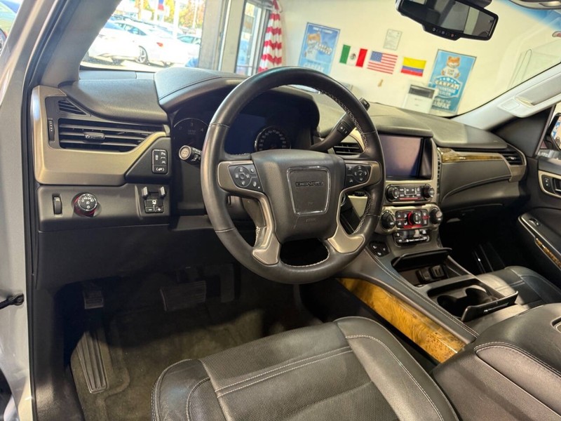 GMC Yukon Vehicle Full-screen Gallery Image 45