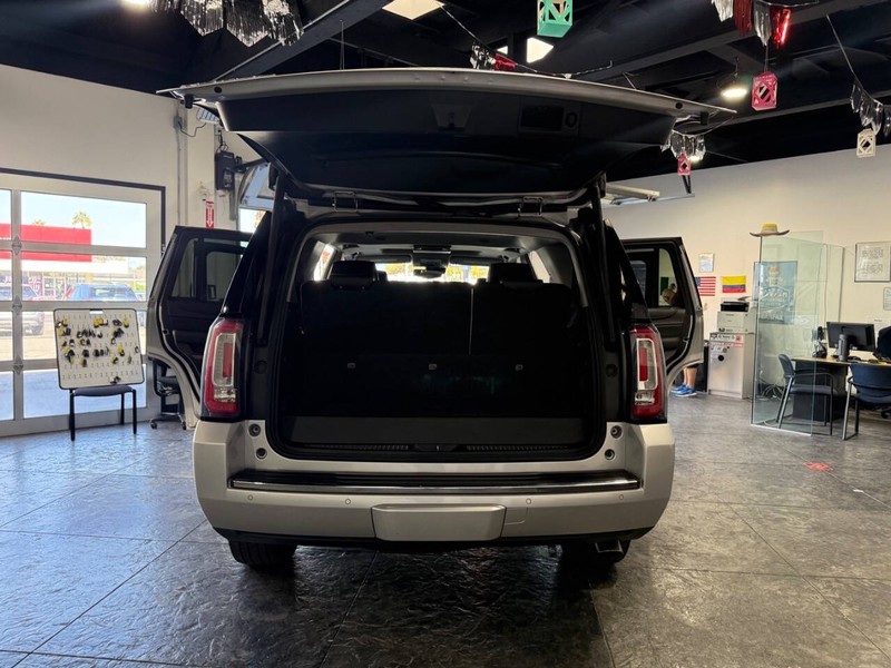 GMC Yukon Vehicle Full-screen Gallery Image 49