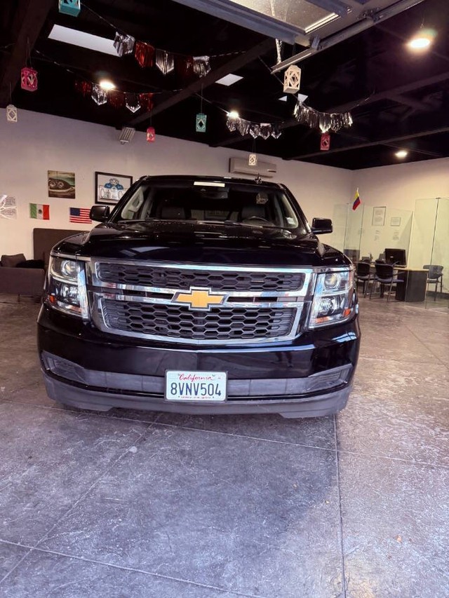 Chevrolet Suburban Vehicle Full-screen Gallery Image 05