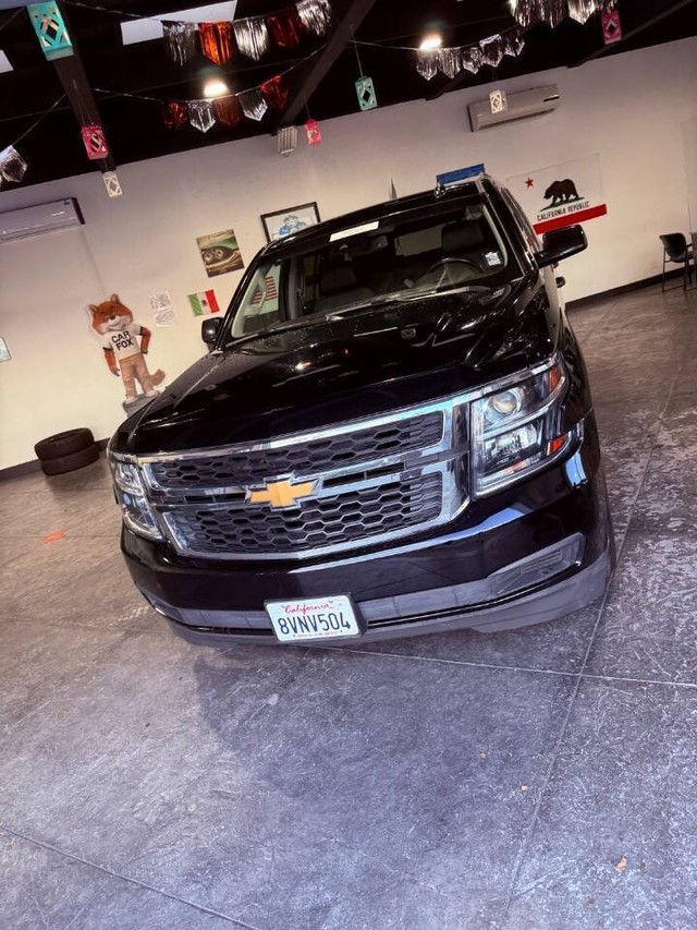 Chevrolet Suburban Vehicle Full-screen Gallery Image 07