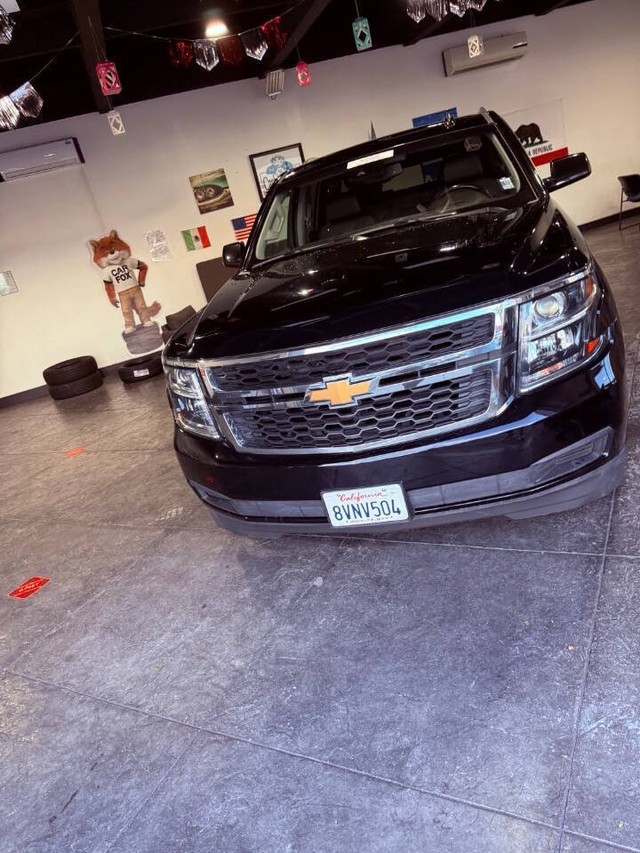 Chevrolet Suburban Vehicle Full-screen Gallery Image 08