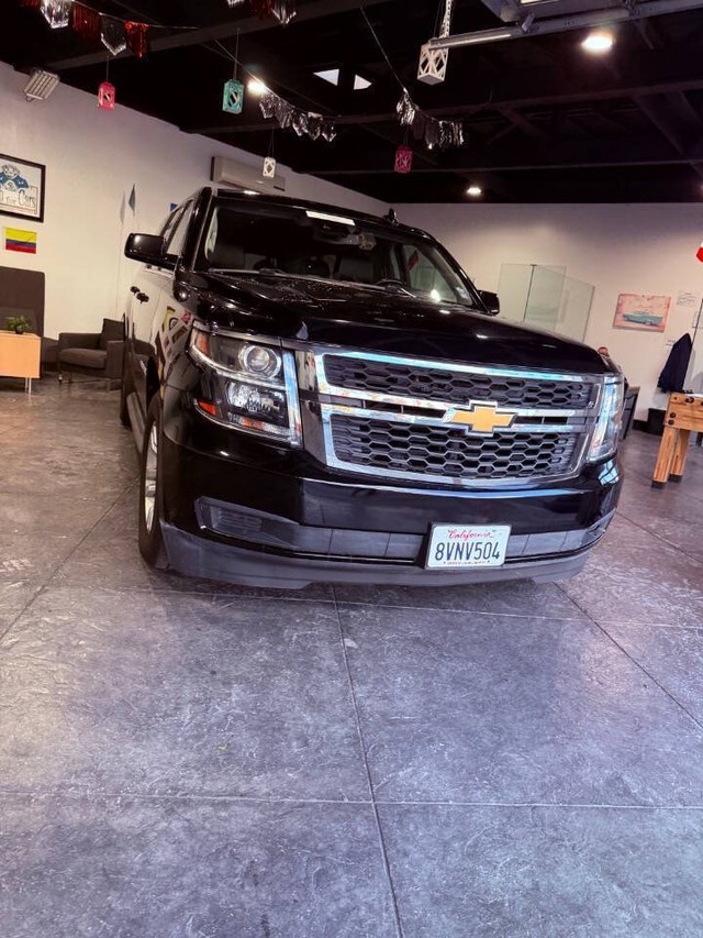 Chevrolet Suburban Vehicle Full-screen Gallery Image 31