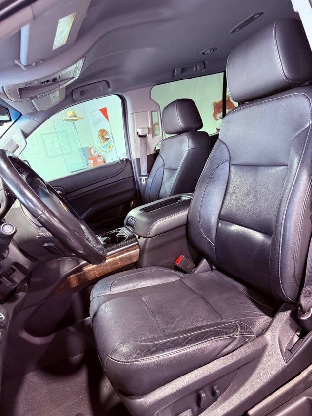 Chevrolet Suburban Vehicle Full-screen Gallery Image 34