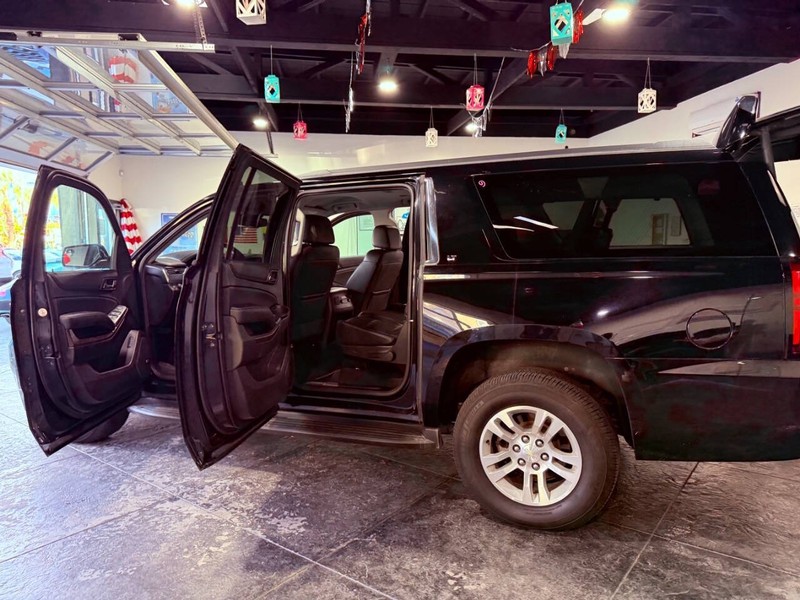 Chevrolet Suburban Vehicle Full-screen Gallery Image 44