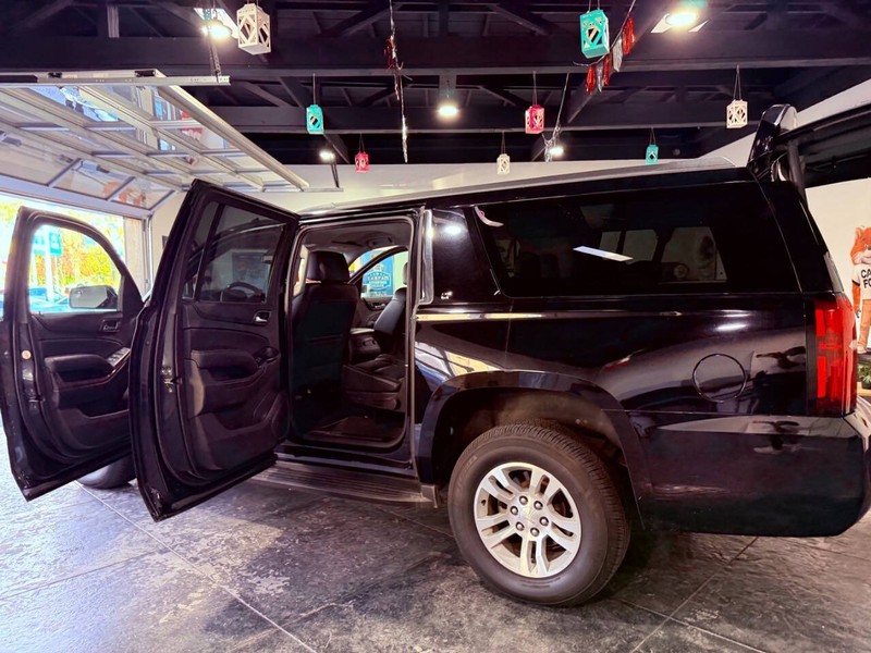 Chevrolet Suburban Vehicle Full-screen Gallery Image 45