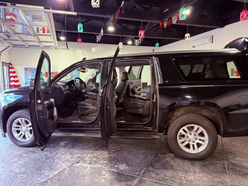 Chevrolet Suburban Vehicle Full-screen Gallery Image 47