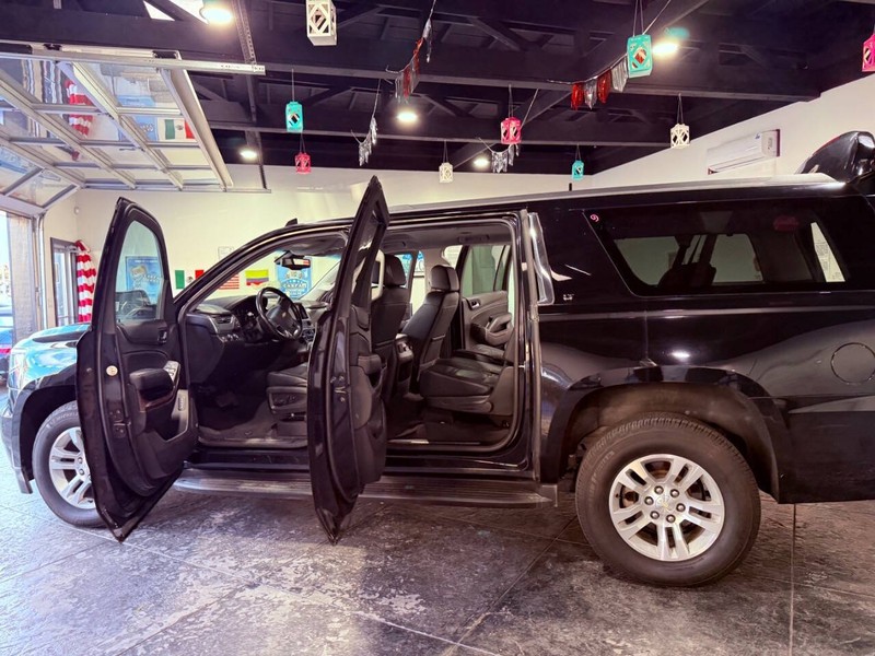 Chevrolet Suburban Vehicle Full-screen Gallery Image 48