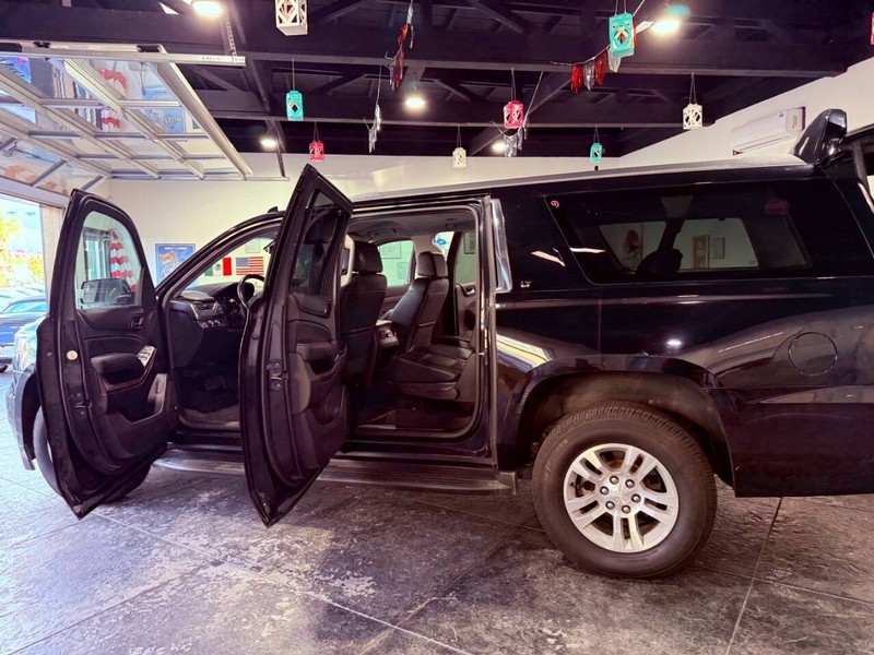 Chevrolet Suburban Vehicle Full-screen Gallery Image 49