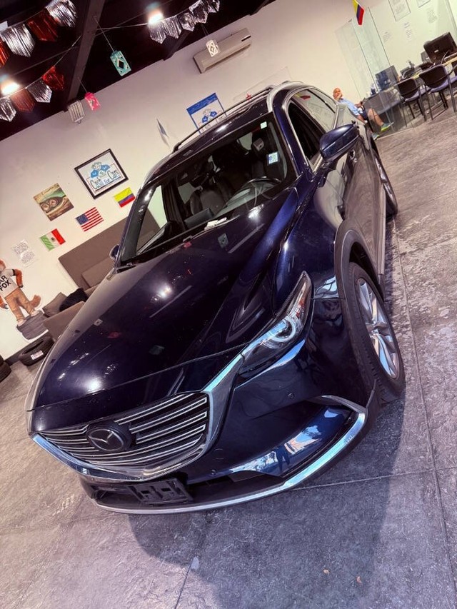 Mazda CX-9 Vehicle Full-screen Gallery Image 05