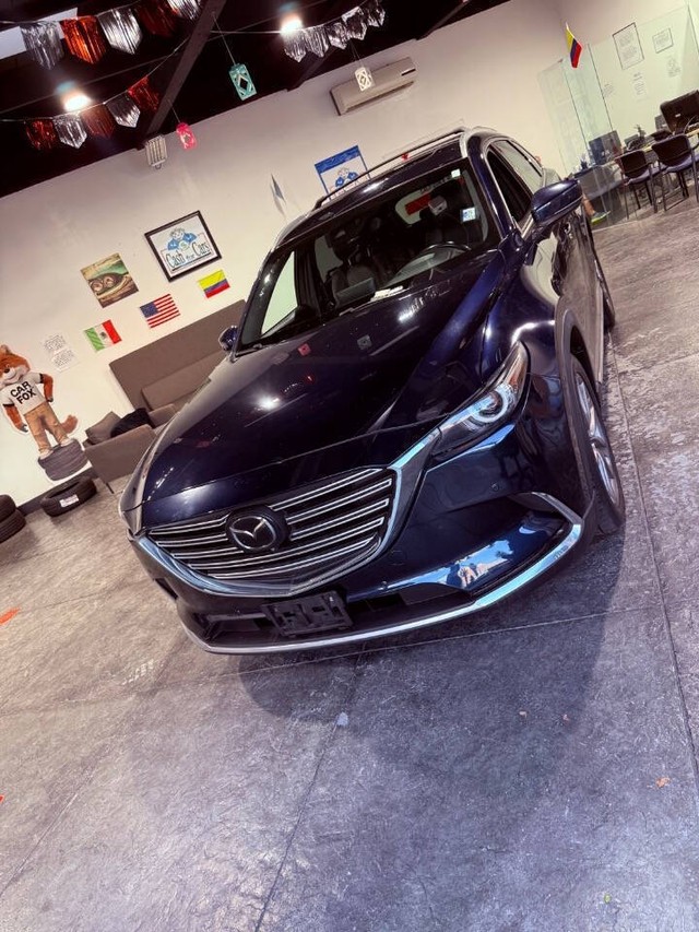 Mazda CX-9 Vehicle Full-screen Gallery Image 06