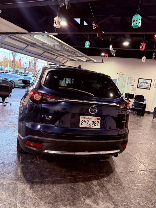 Mazda CX-9 Vehicle Full-screen Gallery Image 14