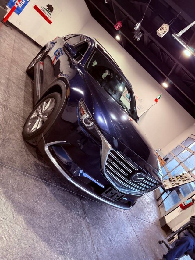 Mazda CX-9 Vehicle Full-screen Gallery Image 21