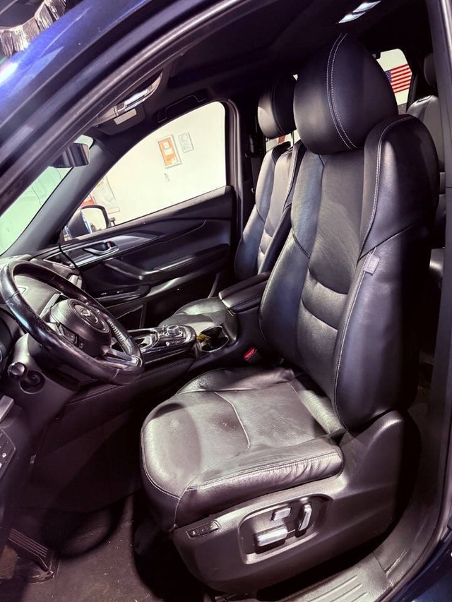 Mazda CX-9 Vehicle Full-screen Gallery Image 24