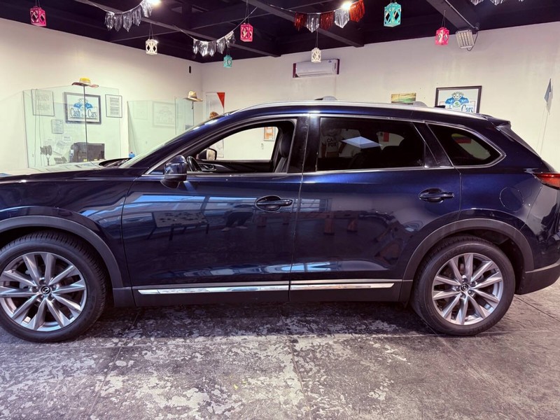 Mazda CX-9 Vehicle Full-screen Gallery Image 04