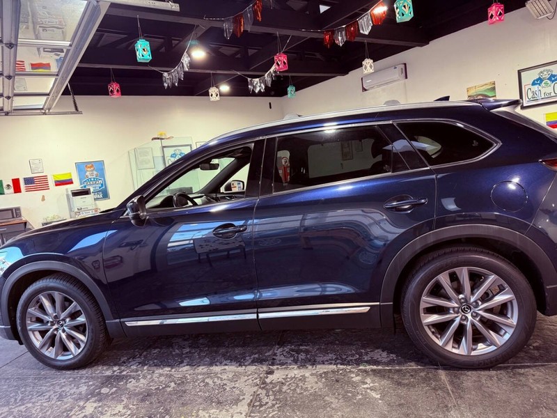 Mazda CX-9 Vehicle Full-screen Gallery Image 07