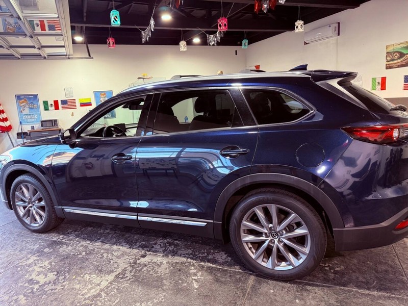 Mazda CX-9 Vehicle Full-screen Gallery Image 10