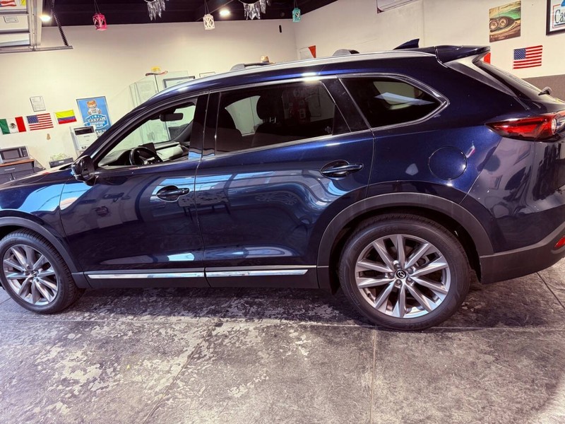 Mazda CX-9 Vehicle Full-screen Gallery Image 11