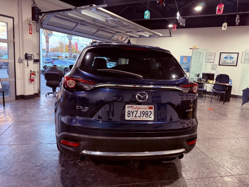 Mazda CX-9 Vehicle Full-screen Gallery Image 12