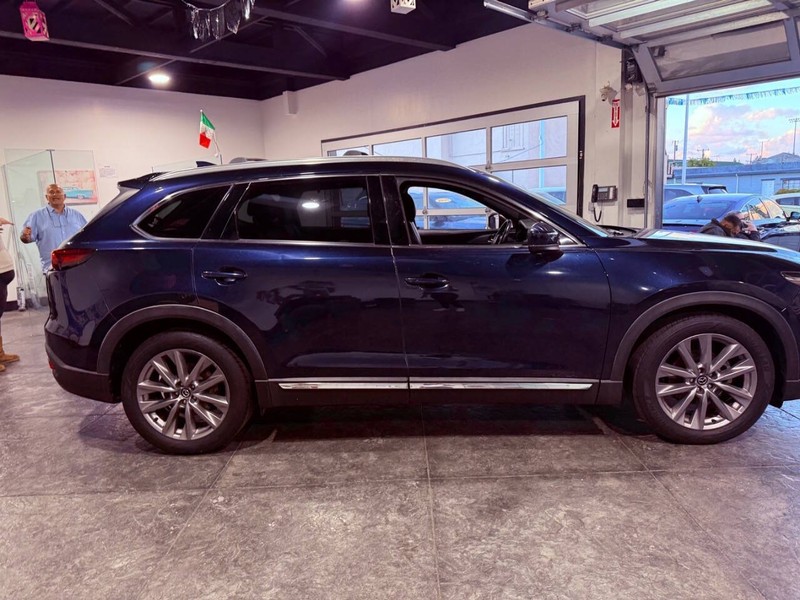 Mazda CX-9 Vehicle Full-screen Gallery Image 15