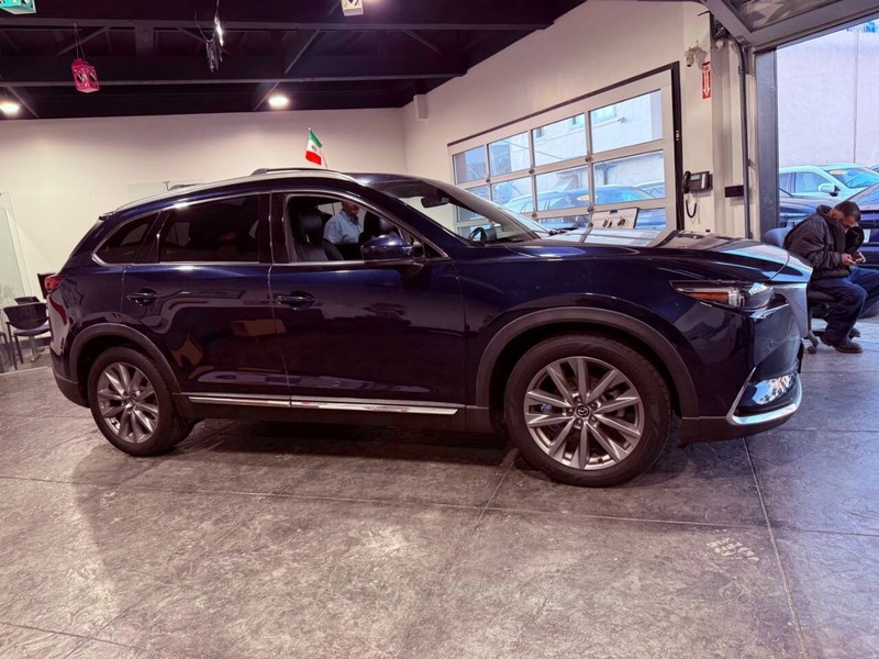 Mazda CX-9 Vehicle Full-screen Gallery Image 18