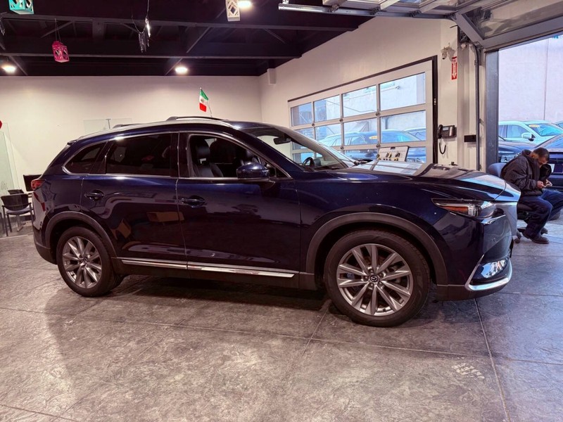 Mazda CX-9 Vehicle Full-screen Gallery Image 19