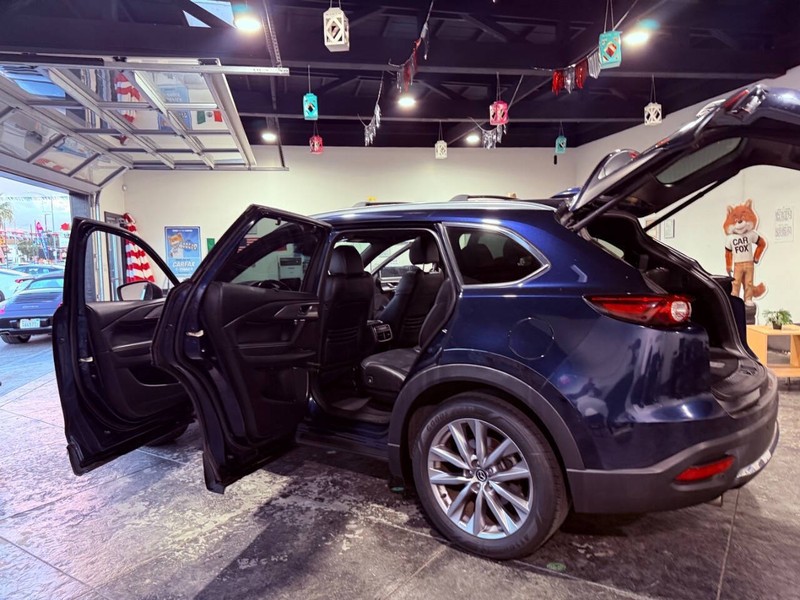 Mazda CX-9 Vehicle Full-screen Gallery Image 30